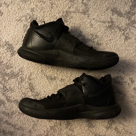 Size 8 - Nike Kyrie Flytrap 3 Black Metallic Gold 2020 - Picture 2 of 5